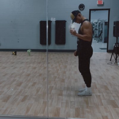 lyndon_miller1's profile picture. 1. God                                                                          🚶threw life....