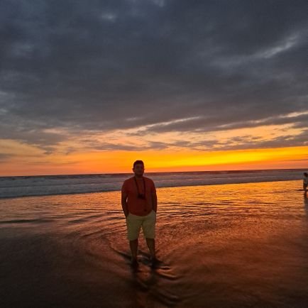 FrankValencia_'s profile picture. El mundo es cruel y la vida es bella. :)
☕😴 KTQ- 🇸🇻