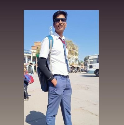 Commerce student 😀
Belive in lord kabir.
Cricket lover🏏🏏