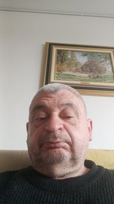 J'ai 62 ans , m'intéresse a tout plus ou moins .... Et travail a la mairie de Paris ....