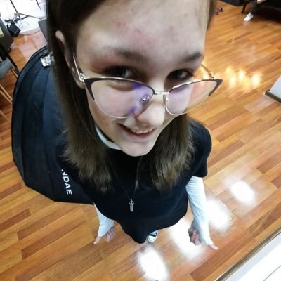 Анна/феміністка/🇺🇦   
Хто вам сказав, що я слабка,
Що я корюся долі?
Хіба тремтить моя рука?
Чи пісня й думка кволі?
🌿Леся Українка🌿
