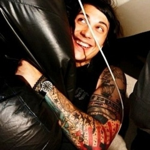 FunGhoulAttack's profile picture. Hi I'm Frank. I'm boring:
I'm single,gay and I like coffee and dogs. The end~