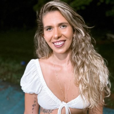 falecomalore's profile picture. Publicitária especialista em Estratégia e Marketing, Prof. Universitária e Doutoranda | Ig: @falecomalore