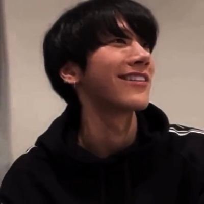 16febq's profile picture. smoking while I miss you