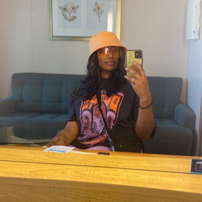 ayoungmel's profile picture. here for the “haha”s