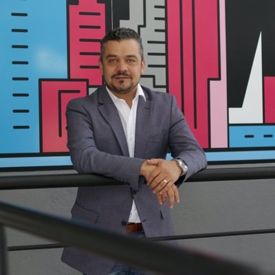 Consultor, Empresario Digital, creador del S Multiviral, escritor de enlatado Político y titular del Sistema de Información y comunicación de Puebla SICOM.