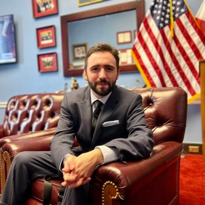 Fighting for workers, riders, & transit as Political + Comms Director for @ATULocal689 | @GWtweets alum | He/Him | Union thug, very 🇦🇲, opinions very much own