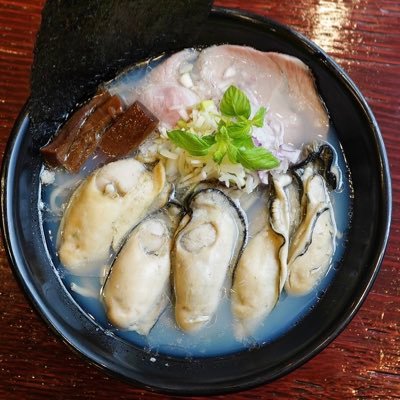 昼はラーメン屋 夜はオイスターバー