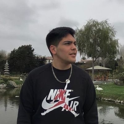 pablourzuaaaa's profile picture. Derecho.