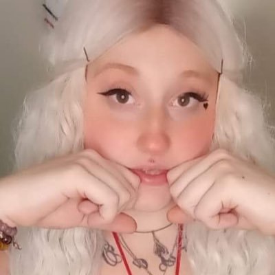 I can be Mommy or I can be your precious Princess 💕 I awnser all Onlyfan messages 💕 Twitch: KawaiiBri666 / 👻 itsbri696