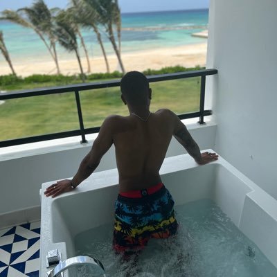 _YouungDreek's profile picture. ASSOCIATES 📜 BACHELORS 📜 MASTERS 📜 🗣️🔥 #IG:Youngdreee_ #SnapItbedre 🙌🏽 #JERSEY 💯