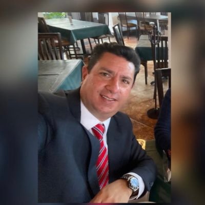 Licenciado y Maestro en Derecho, especialidad en Relaciones Laborales, asesor de Empresas y Organismos Públicos, Abogado Postulante y rojo, siempre rojo!!