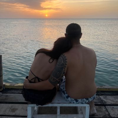 Somos linda pareja swinger de caracas
Ella bisex y el heteroxesual, interesados en intercambios de parejas o tríos con chicas y chicos..
#single #swinger #trios