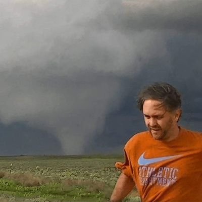 Tornado Chaser. Photographer. Dad. Husband.