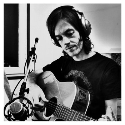 Singer-songwriter from Ireland, currrently based in La Spezia, Italy, folk, rock, indie, acoustic, instrumental