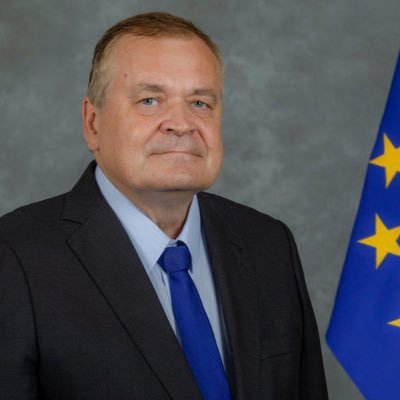@EU_Commission Director-General for #EUdefenceIndustry and #EUspace. All views are my own. RT ≠ endorsement.