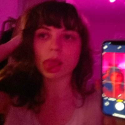 pigeonqt's profile picture. what is literally going on ¿ she/her
