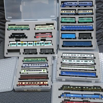 「Nゲージに掛けられるスペースを最大化させる」というミッション(大袈裟)を掲げ、A5、B5サイズの100均のケースに目一杯入る中敷きを販売しています。間詰めして空いたスペースには新しい車両を突っ込もう。
次回出店は10月調整中
個人🍺アカ
@rgm401