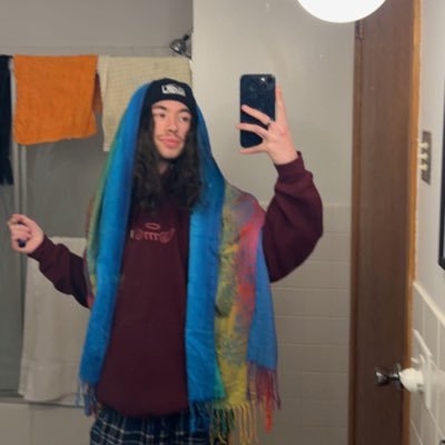 love some good wubz n dubz 🦖 let’s rave together 🥳 catch me at infrasound & lost lands this year ‼️