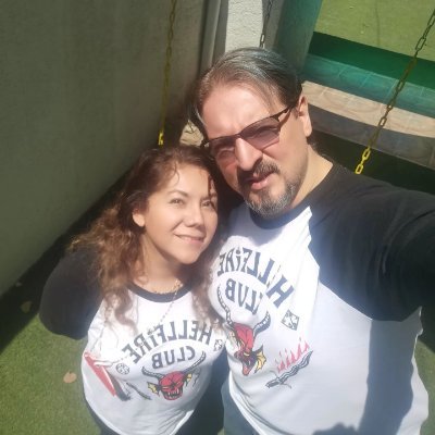 Diseñador Web-Multimedia, Papá de 2 princesas, esposo de una mujer maravillosa y amante de los deportes, películas y videojuegos. Jugador de Tocho