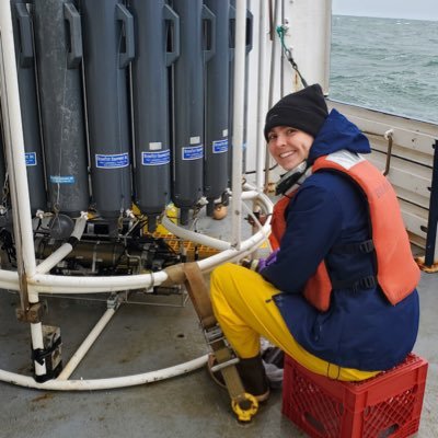 PhD Candidate studying oceanography @URIGSO. Follow me on my journey to understand how a changing ocean will impact tiny organisms called phytoplankton.