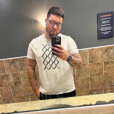 bharriger28's profile picture. 27, Gym Rat #GG33 #TattooAdvocate #BillsMafia