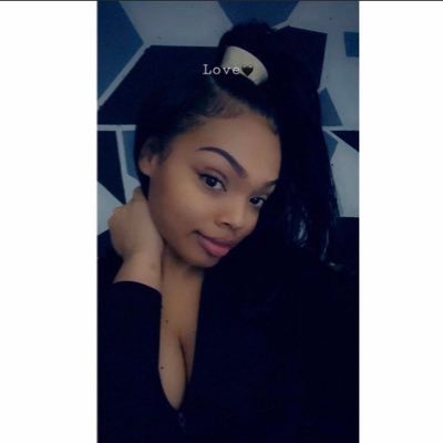 LauraFl09919796's profile picture. 