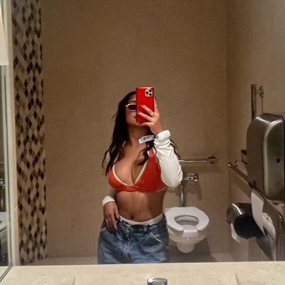 basicxbritt's profile picture. she/her