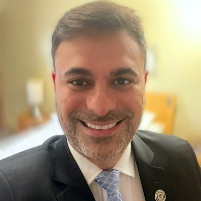 Vereador de Parnamirim/RN, professor da Escola Presidente Roosevelt, Graduado em História pela UFRN e Especialista em Gestão Pública.