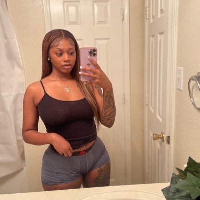 prettiestSTON's profile picture. nothing like none of these bitches ☺️