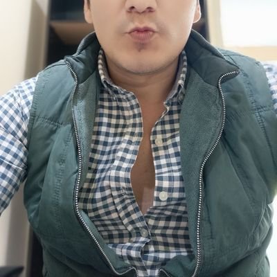 1.90m de puro amor.
Divertido, apasionado, caballeroso y discreto. Colab DM📩
#Single 🍍 Me encanta pasarla rico y ser complaciente🍆
30 años
😎😈🔥😉