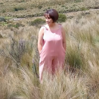 espitaec's profile picture. Profesional en toda la extensión de la palabra. Comunicadora Social ávida de conocimiento. Me gusta enseñar y aprender. Amo lo que hago, amo Quito y su historia