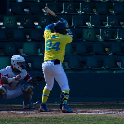 J42🦅 24⚾️
Hay tres cosas en la vida que verdaderamente amo: Dios, mi familia y el beisbol.