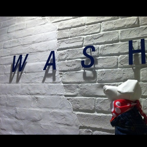 WASH410LUCUA's profile picture. どーも、靴屋です。 ちなみに、決して洗濯屋ではございません。 メンズ・レディース SHOES shop。ヨーロッパを中心にインポート商品や、JAPAN MADE のスニーカーを取扱ってます。ツイート上では、ふざけ癖がありますが(笑) 、ご来店の際には、心を込めて応対致します☆ お気軽にお立ち寄りくださいませ(^^)/