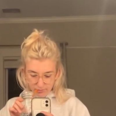 mainstreamminx's profile picture. 