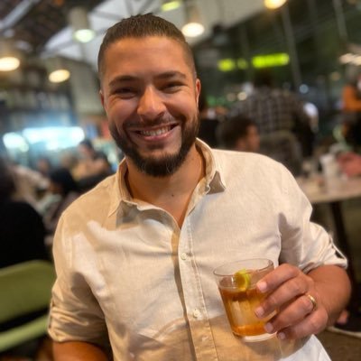 Advogado atuante, especialista em Direito Imobiliário, Empresarial e Sucessões. Interessado em política e investimentos. Liberal por convicção.