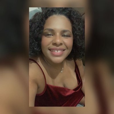 lalarissou's profile picture. Capricórnio com ascendência em Áries. O próprio demônio.