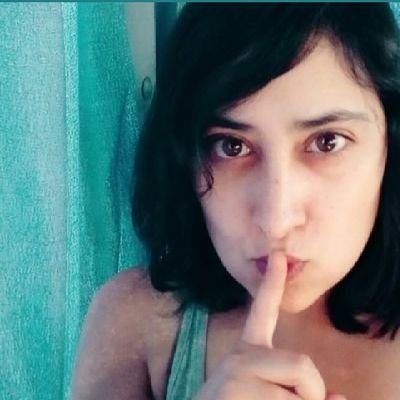 Finjo ser humana, a veces lo consigo. Sueño despierta porque el mundo real es una pesadilla