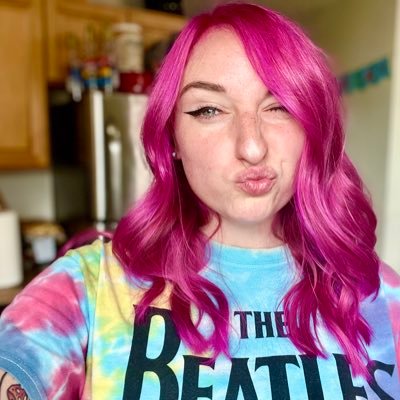 28 | cancer/aqua/gemini | passionate about music | president of the twilight fan club | pink hair is my brand 💗