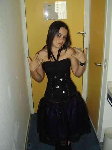 Me chamo Maryelly, casada e tenho uma filha que se chama Emilly nome dado em homenagem a Amy lee do Evan. Sou mto fã da banda então sejam todos bem vindos.