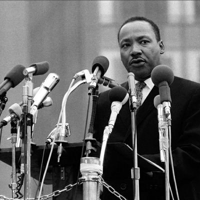 Conservatives! Masculinity! Economist! Environmentalist!
🇰🇪 is Home,
Native Africana! DSE Investor.
FOUNDER and C.E.O Of @green_world2020