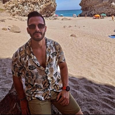 Su fuerte carisma le brindo el protagonismo. Estudiante de derecho y en mis ratos libres, Arquitecto de Sonrisas