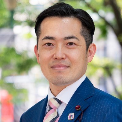 港区議会議員。39歳＆2児子育て中。区民に届く公共空間づくりを目指しコミュニティ活動に取り組む。
962票(33位)→1129票(32位)→2023年1316票(26位)
❖武蔵野美術大学建築学科卒→高校非常勤職員→港区議会議員&編集制作プロダクション勤務
❖麻布十番青年会・会長／有栖川公園コミュニティカフェ発起人