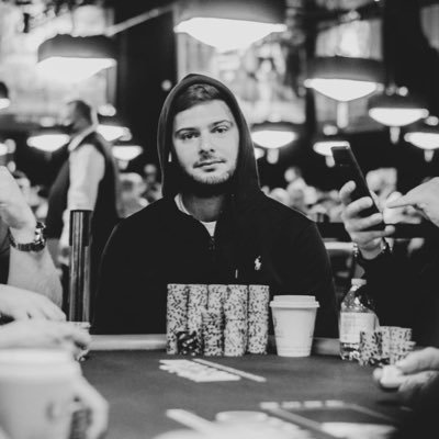 Joueur Professionnel de Poker vivant à Malte. Twitch à ses heures perdues : https://t.co/ur7zBSxX0v Instagram : nicovayss