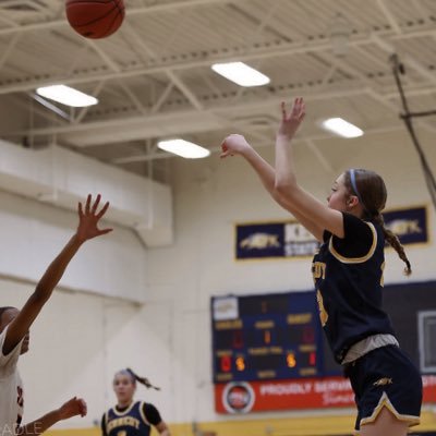 24’ | Bloomington Kennedy Varsity | 5’9 | Shooting Guard | Crossfire Corley 2024 Blue Star | email: hailey.w1075@gmail.com