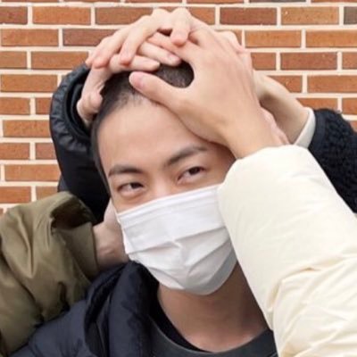#진: I hope none of you get stung by a huge bee •ᴗ• | OT7💜 fan account
