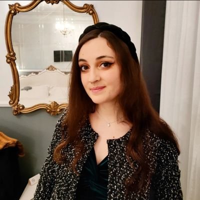 Vorrei fare l'archeologa, ma al momento sto solo scavando la mia di fossa.
🎓 L01 Beni Culturali - UniMi
🎓 LM02 Quaternario, Preistoria, Archeologia - UniFe