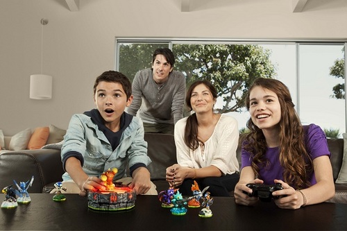 An alliance of experts from around the globe recommending video games for families. Also follow: @fmlyfrndlyvdgms, @gamerpops, @mrsvideogame, @geekdadgamer
