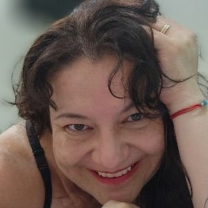 Actriz, directora y profesora. Relación bígama con la literatura y el teatro.