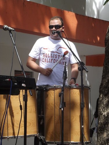 http://t.co/vcbzbintr6
Músico, percussionista, produtor musical